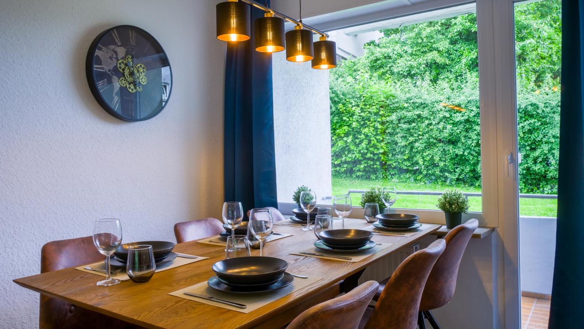 Gross, Modern, Zentrumsnah Mit Parkplatz Und Garten أولم المظهر الخارجي الصورة
